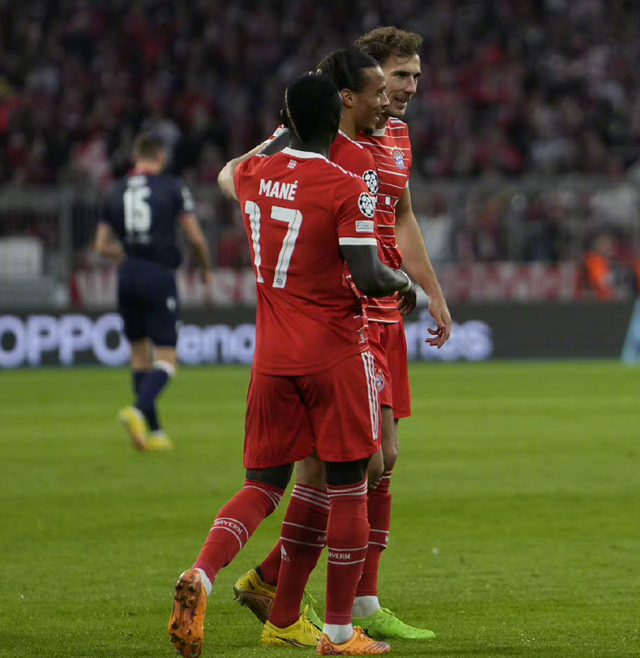 窗口期欧冠传出新动向；拜仁慕尼黑回应争议；管理层表态——媒体盛赞；心理建设被强调(曼联官宣冬窗离队第13人)