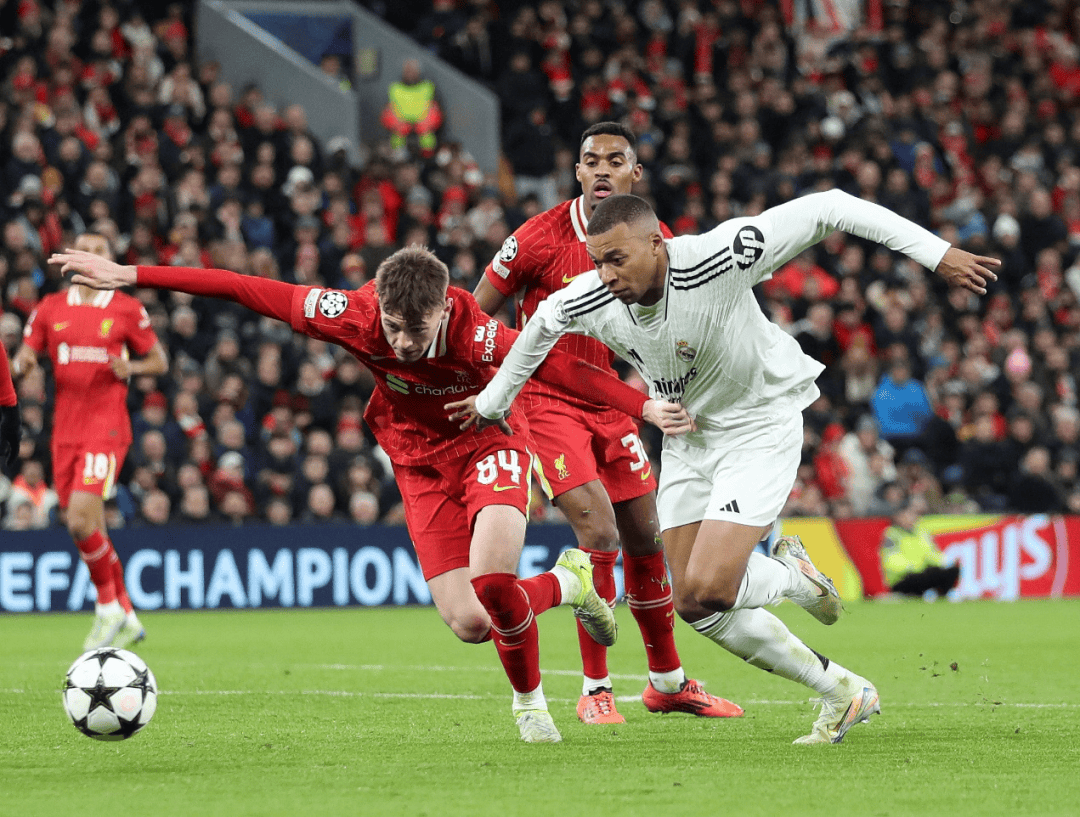 窗口期欧冠传出新动向；拜仁慕尼黑回应争议；管理层表态——媒体盛赞；心理建设被强调(曼联官宣冬窗离队第13人)