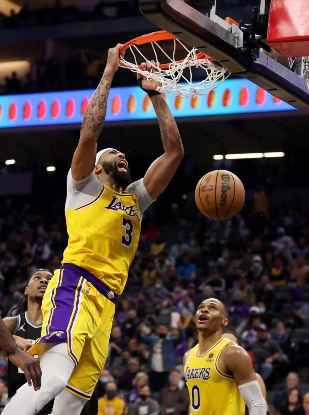 包含里程碑夜夏洛特黄蜂豪取连胜，欧篮联转会期刷纪录，目标明确，心理建设被强调的词条