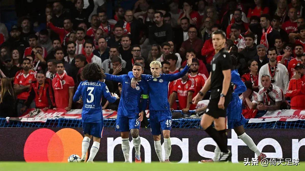 包含阿贾克斯迎欧冠关键赛，赛前强势反弹，信心回归，纪律约束更严格的词条